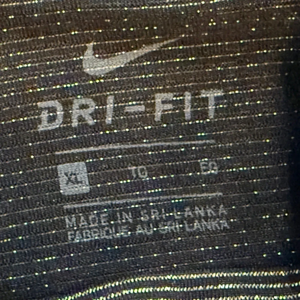 Women’s NWT NIKE Pro Dri-Fit Black/Gold metallic long sleeve top. Size XL